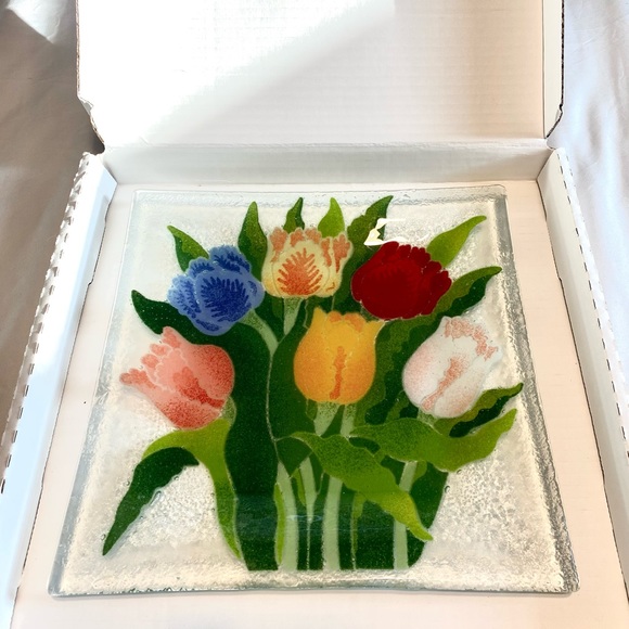 Peggy Karr 10" Square Tulip Plate - Picture 3 of 6